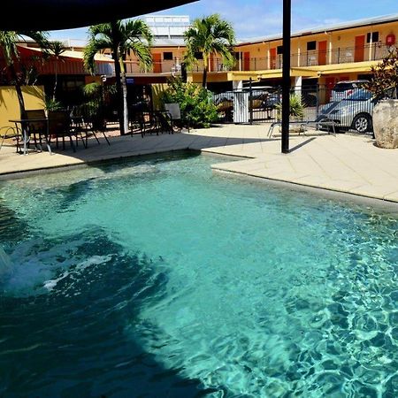 טאונסביל Summit Motel מראה חיצוני תמונה
