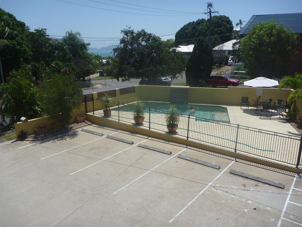 טאונסביל Summit Motel מראה חיצוני תמונה