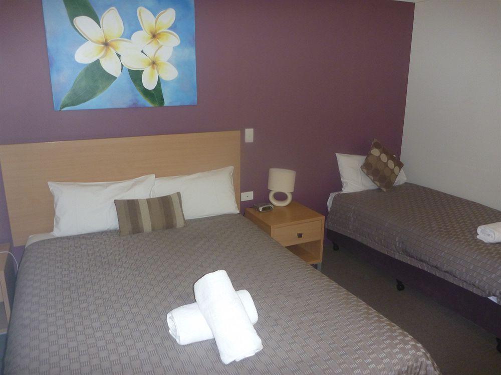 טאונסביל Summit Motel מראה חיצוני תמונה