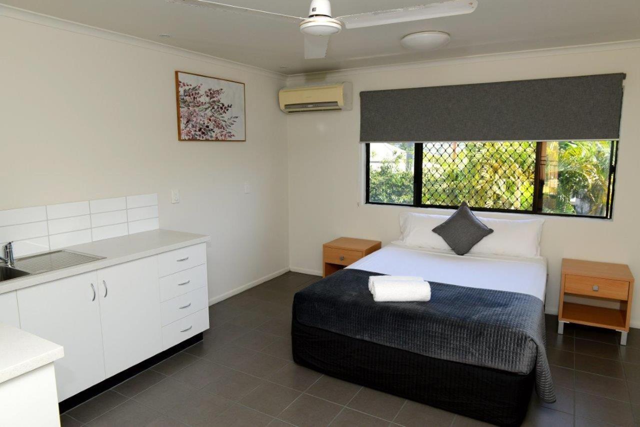 טאונסביל Summit Motel מראה חיצוני תמונה