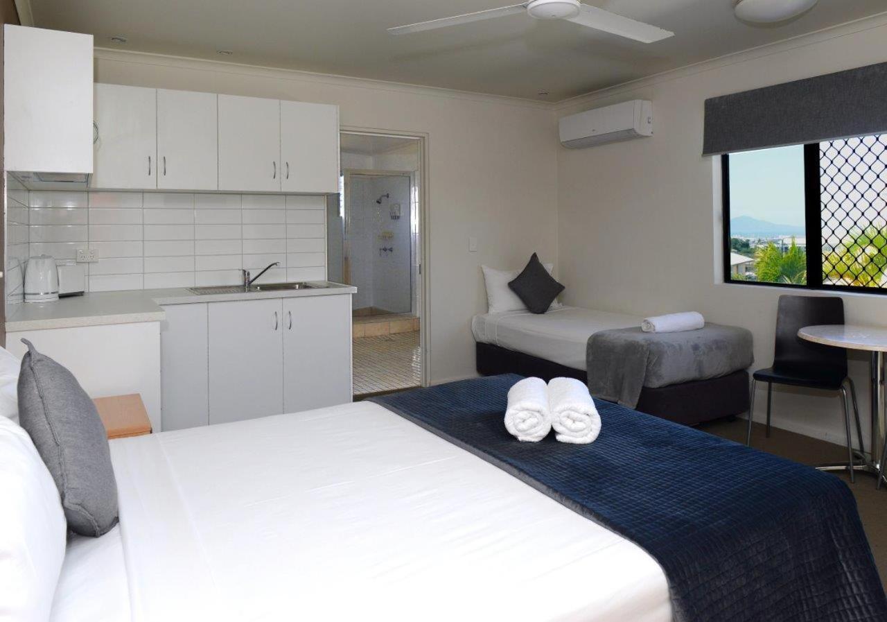 טאונסביל Summit Motel מראה חיצוני תמונה