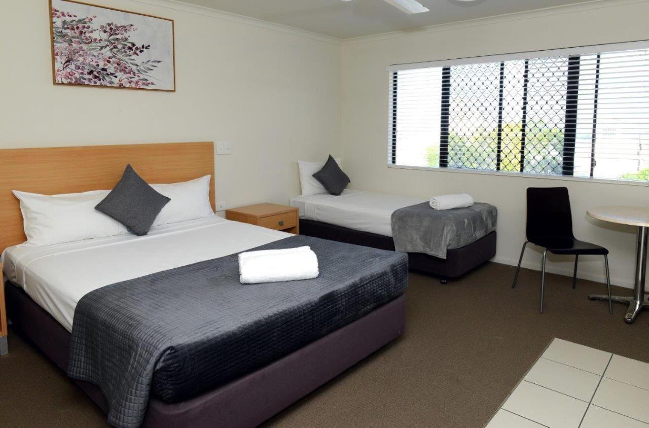 טאונסביל Summit Motel מראה חיצוני תמונה