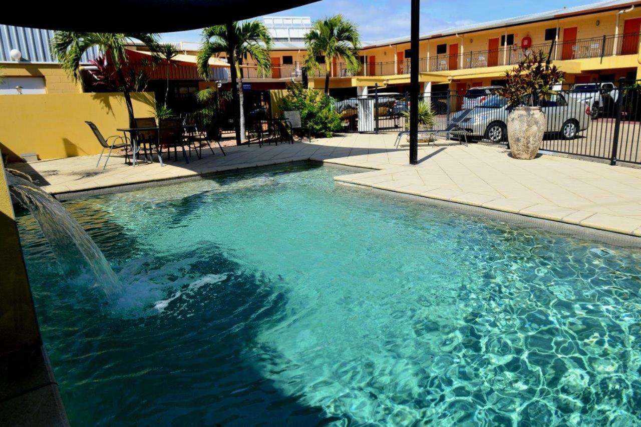 טאונסביל Summit Motel מראה חיצוני תמונה