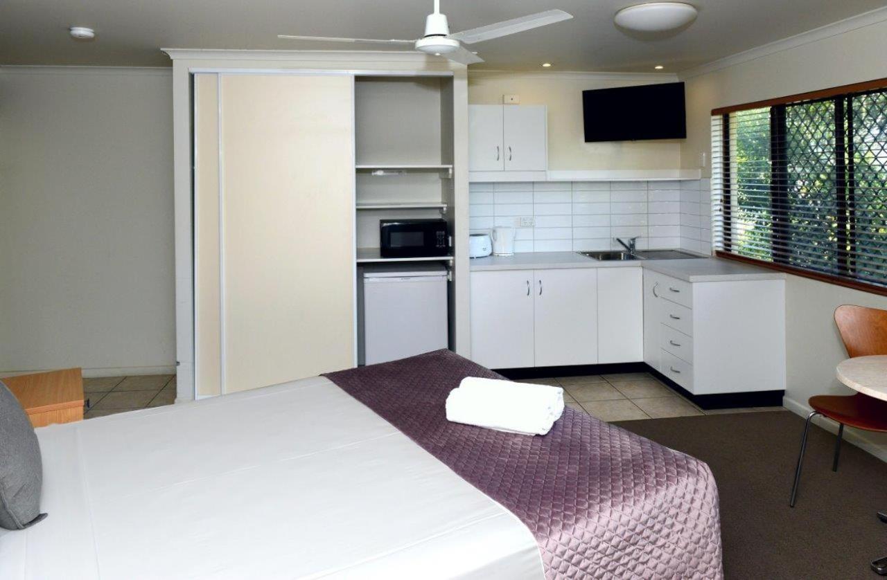 טאונסביל Summit Motel מראה חיצוני תמונה