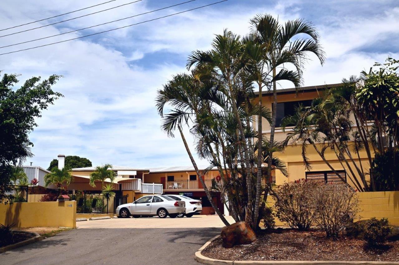 טאונסביל Summit Motel מראה חיצוני תמונה