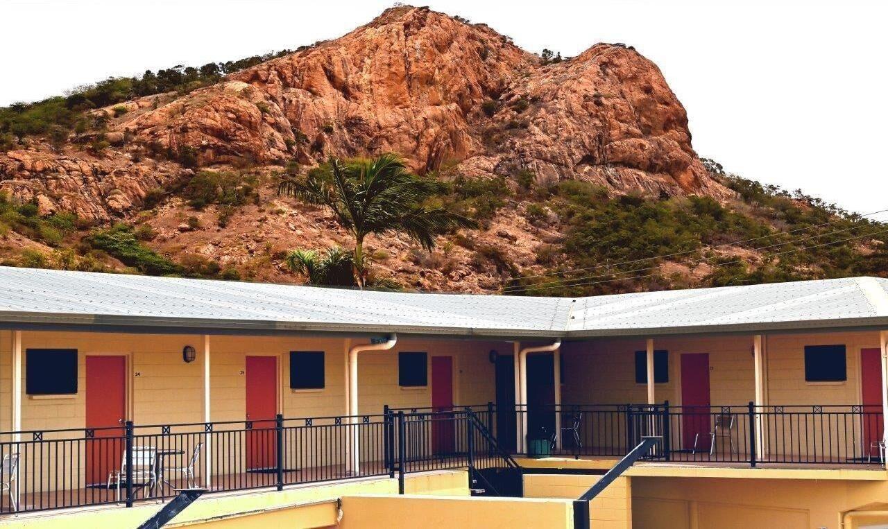 טאונסביל Summit Motel מראה חיצוני תמונה