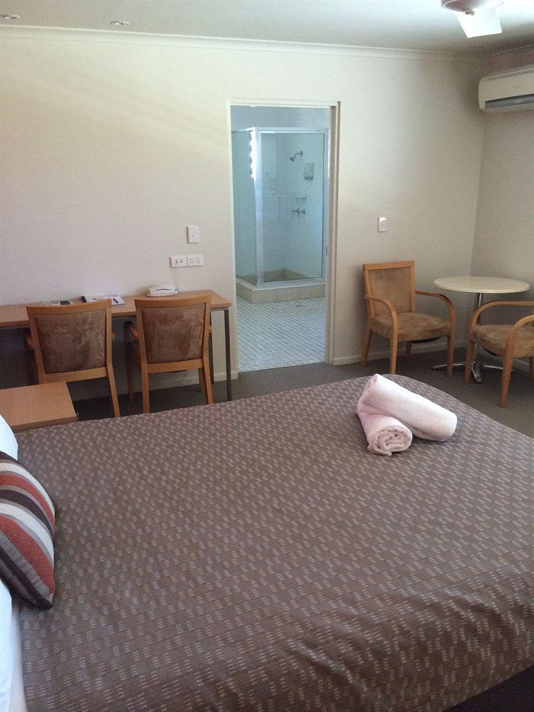 טאונסביל Summit Motel מראה חיצוני תמונה
