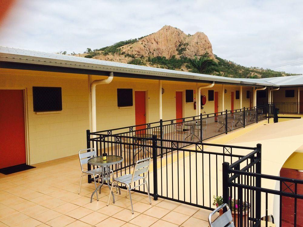 טאונסביל Summit Motel מראה חיצוני תמונה