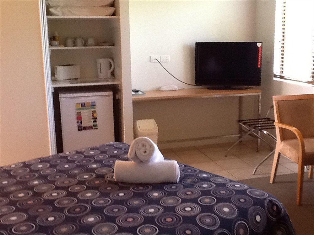 טאונסביל Summit Motel מראה חיצוני תמונה
