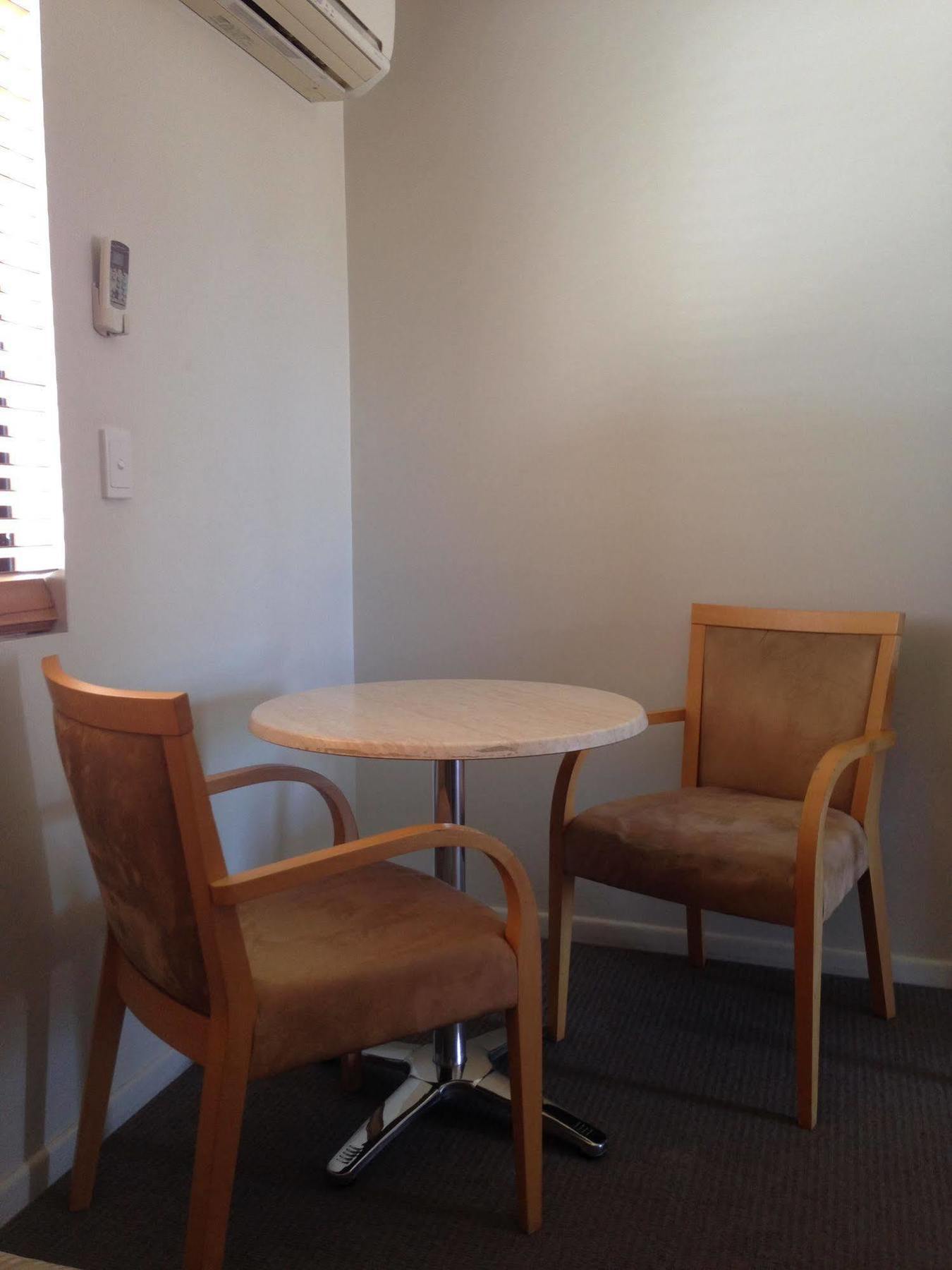 טאונסביל Summit Motel מראה חיצוני תמונה