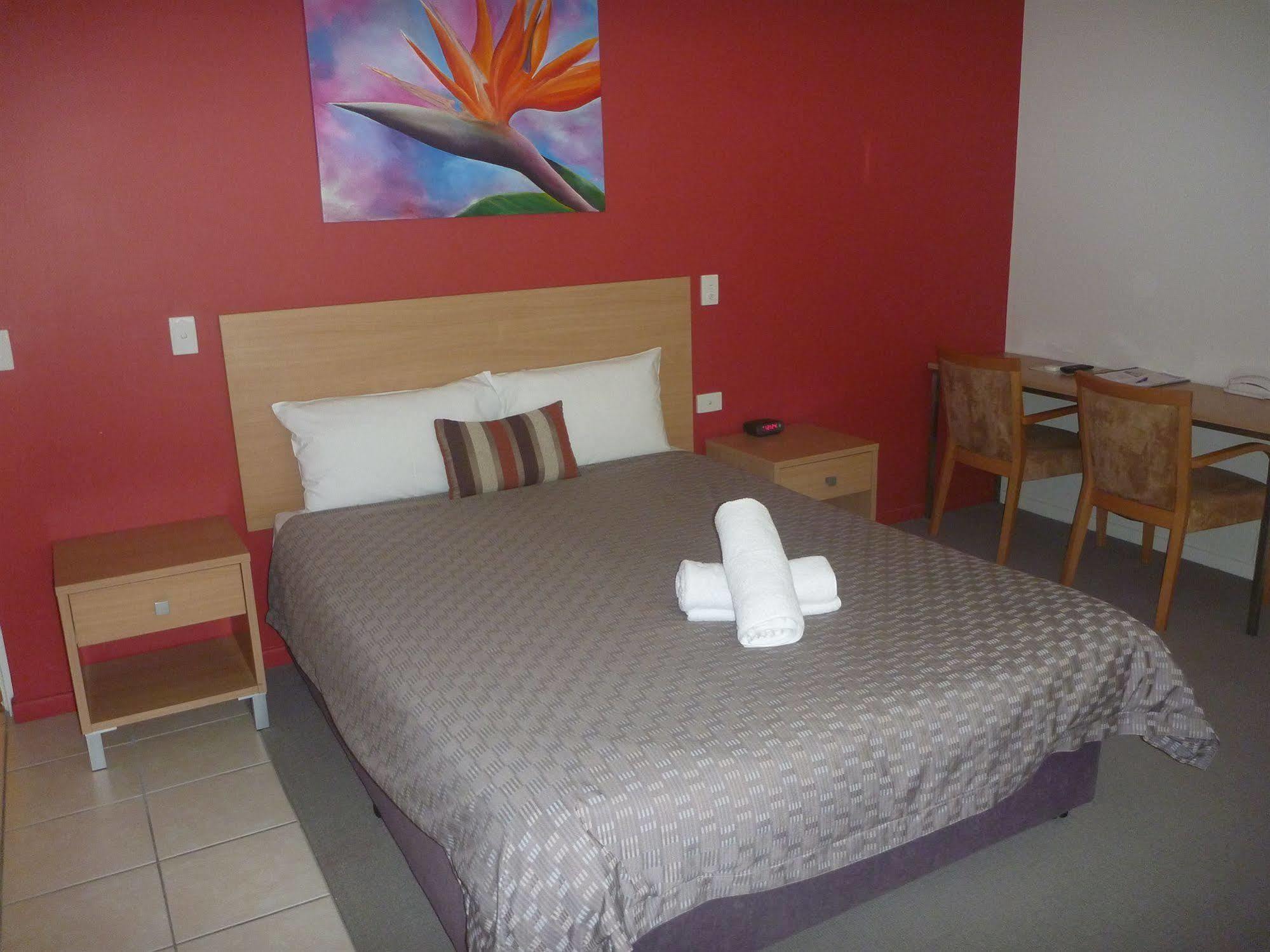 טאונסביל Summit Motel מראה חיצוני תמונה