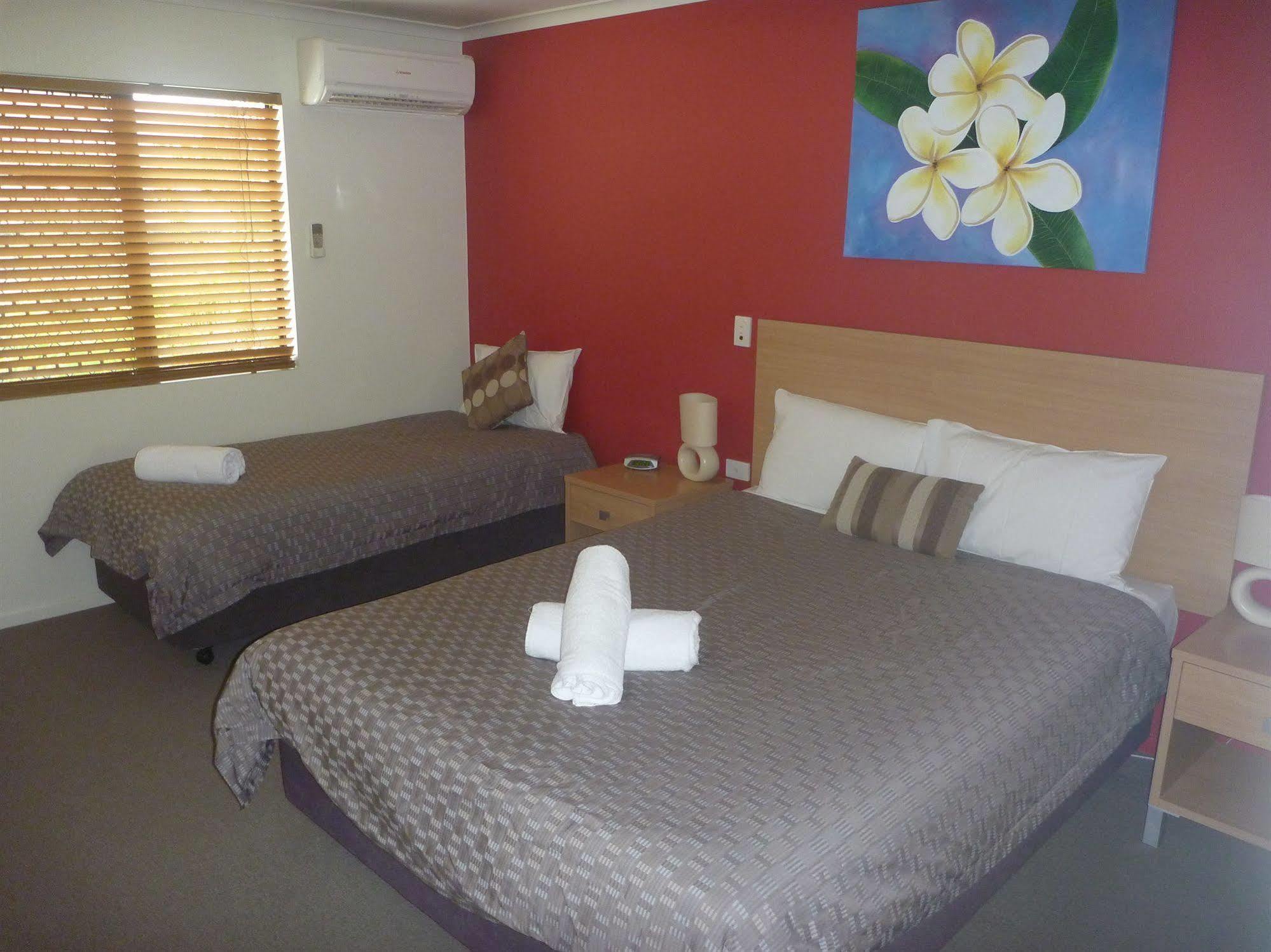 טאונסביל Summit Motel מראה חיצוני תמונה