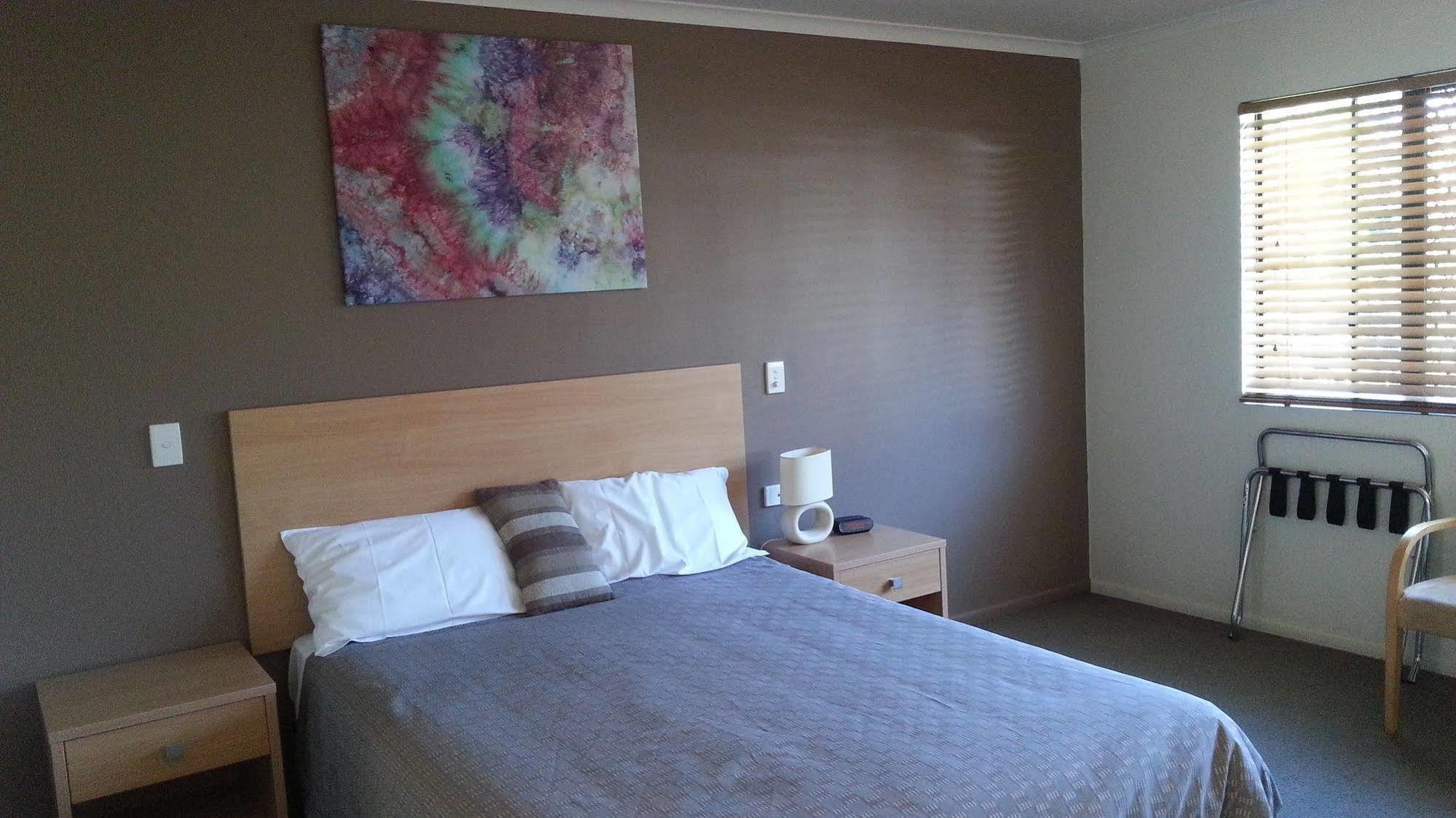 טאונסביל Summit Motel מראה חיצוני תמונה