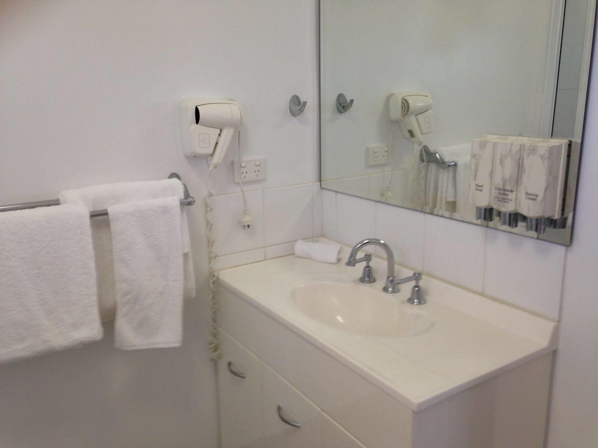 טאונסביל Summit Motel מראה חיצוני תמונה