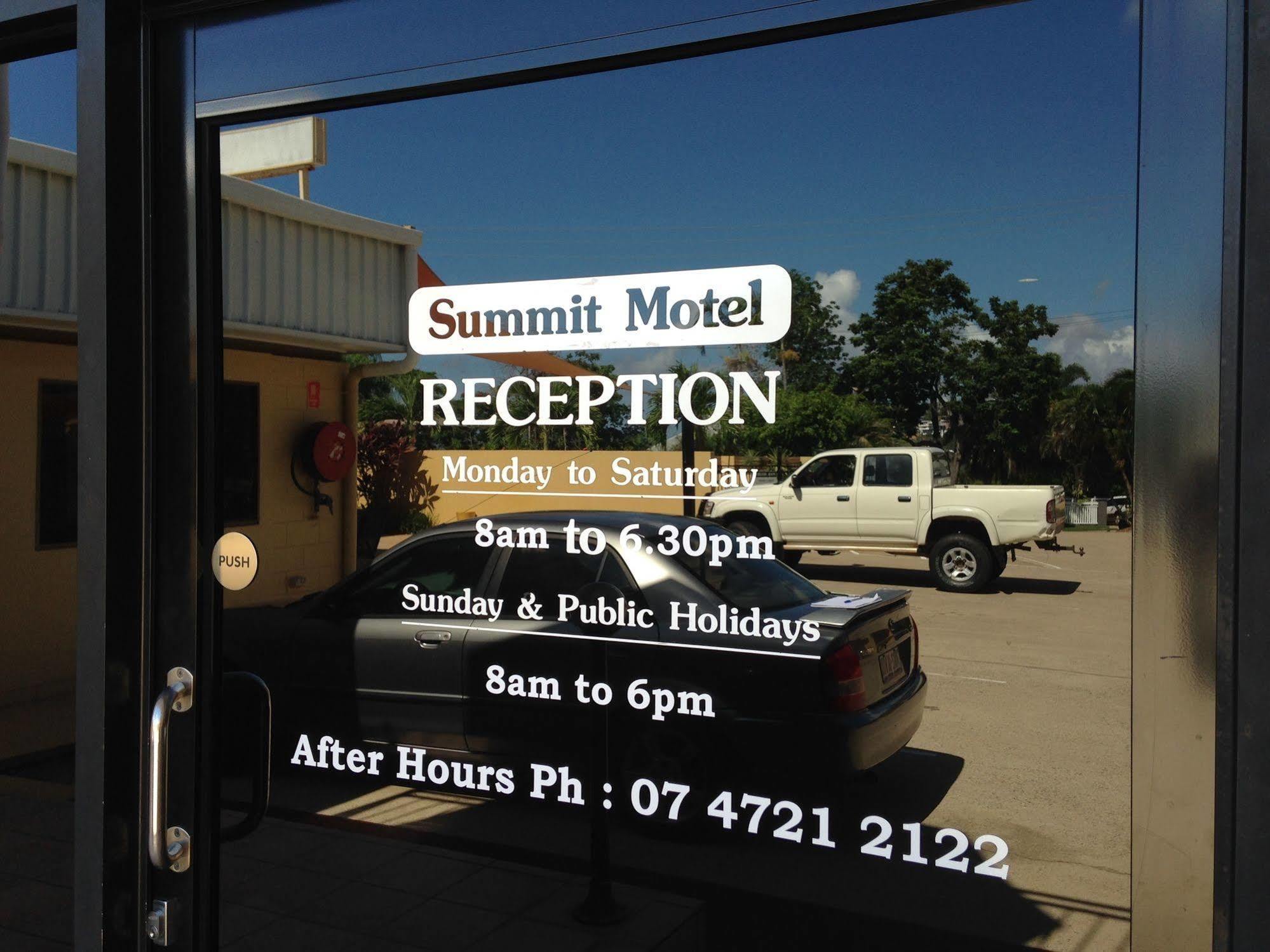 טאונסביל Summit Motel מראה חיצוני תמונה