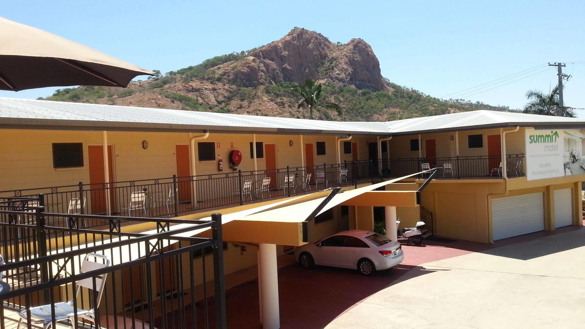 טאונסביל Summit Motel מראה חיצוני תמונה